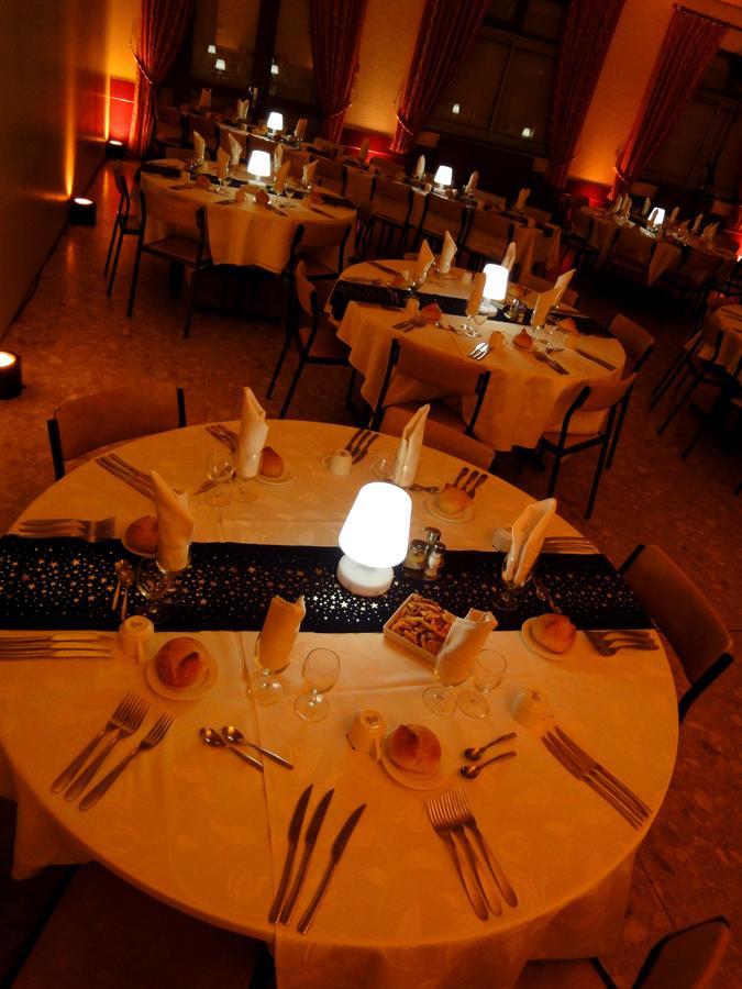 Hotel Restaurant La Grenouillere Vitré Zewnętrze zdjęcie
